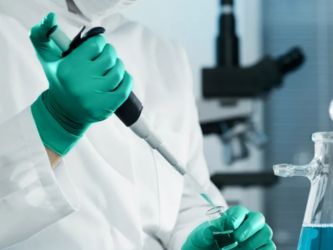 如何选择高效防化丁腈手套？掌握这几点，防护更到位！